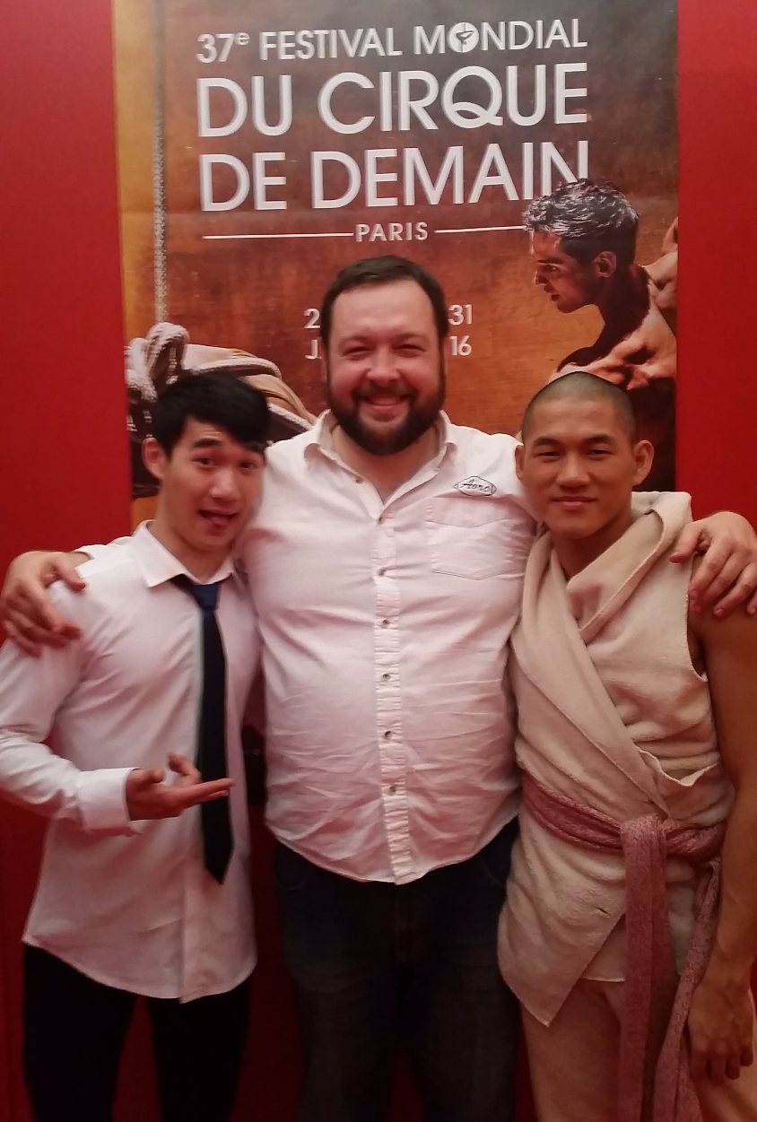 LI (acrobate, Chine) et Ehrlich (bâton volant)